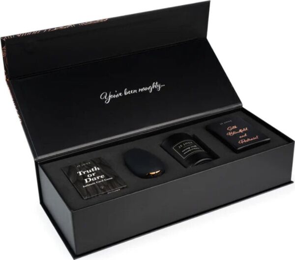 Gavesett for par Je Joue Naughty Gift Set med Mimi-vibratoren, massasjelyset, silkebindet og kortspillet