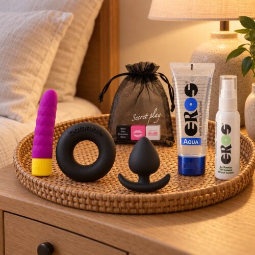 Grunnsett med sexleketøy: minivibrator, ring, plugg og terninger – stemningsbilde (KI-generert bilde)