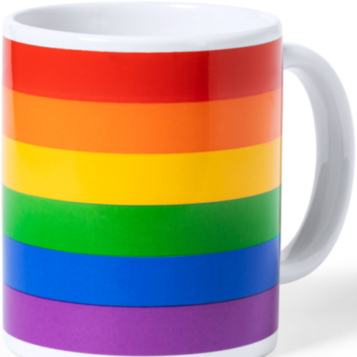 Kopp PRIDE med LGBT-farger i kraftboks